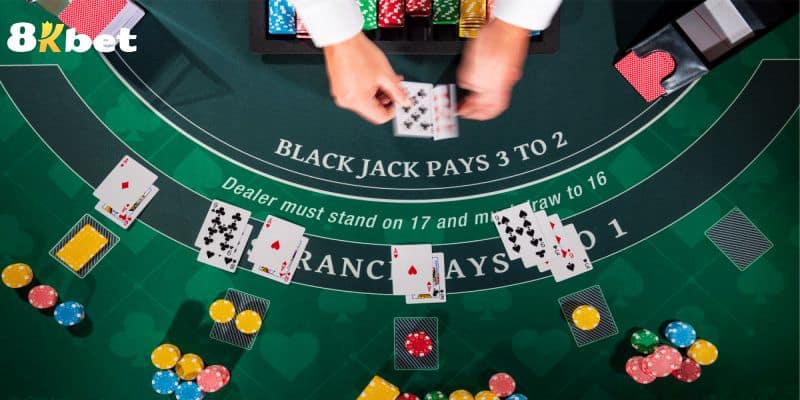 Người chơi trải nghiệm luật Baccarat độc quyền tại 8KBET hấp dẫn mới lạ
